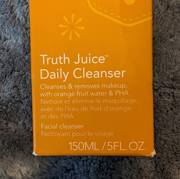 OLEHENRIKSEN Truth Juice Daily Cleanser 5 fl.oz. 150mL - Picture 2 of 14